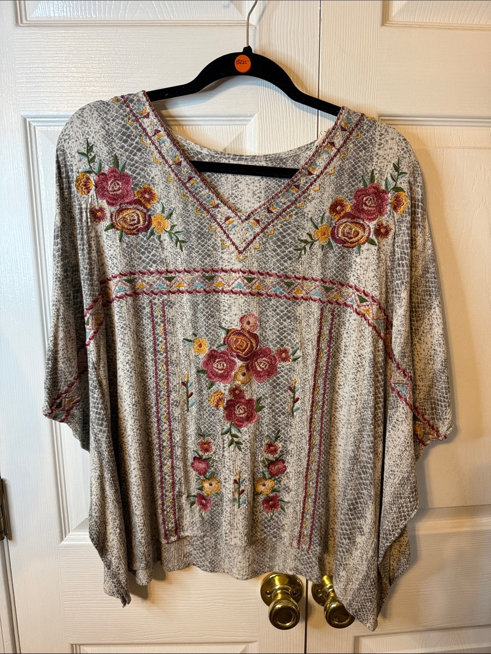 Savanna Jane Floral Embroidered V-Neck Women's Top in Gray and Pink